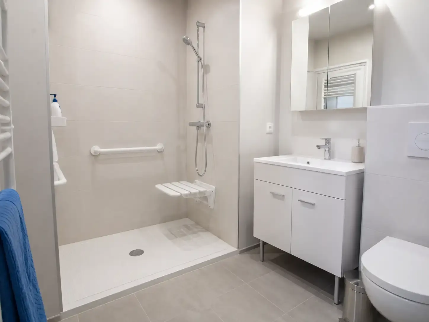 Image installateur douche senior 7 baignoire porte pro